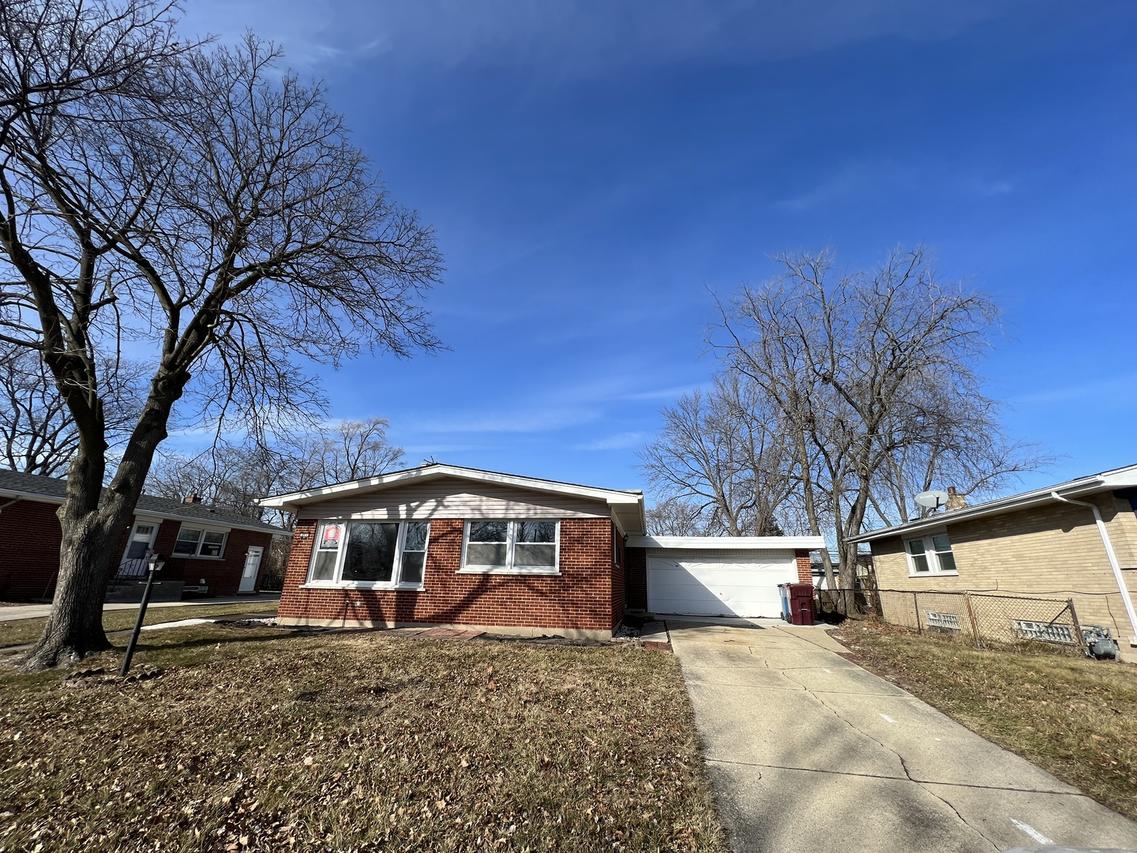 209 W Elmwood Dr., Chicago Heights, IL 60411