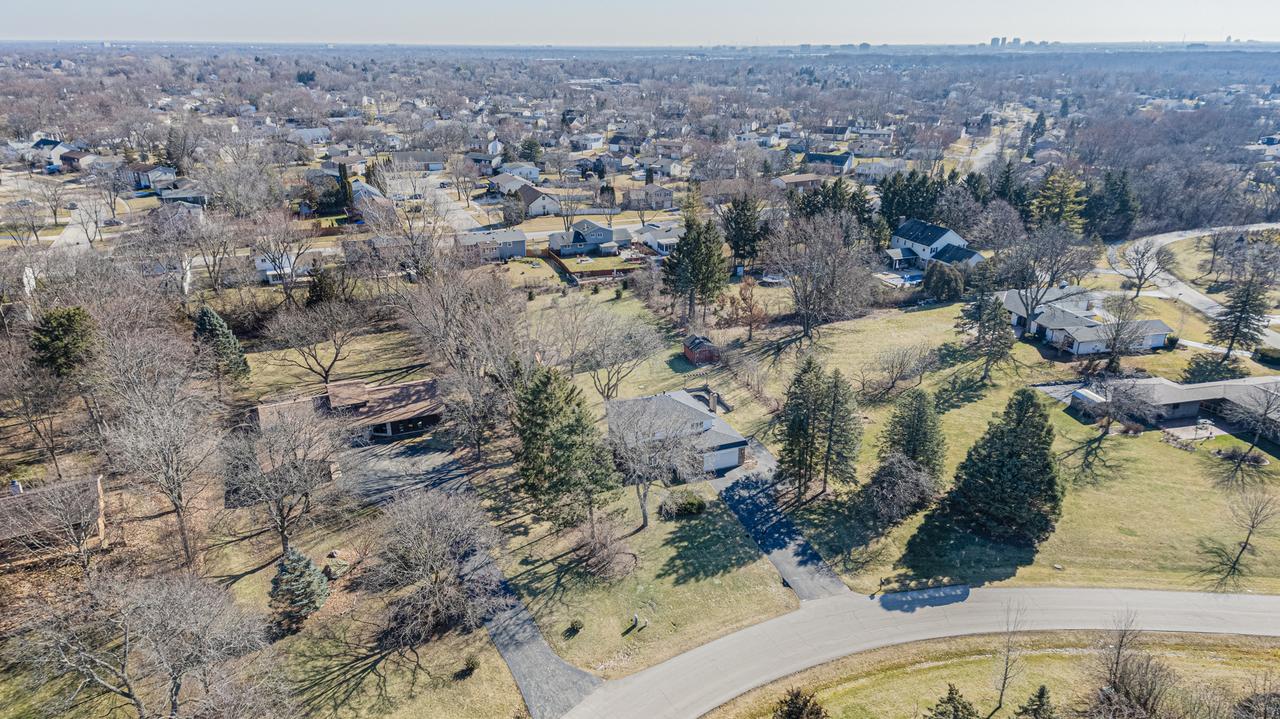 3 Avon Ln., South Barrington, IL 60010