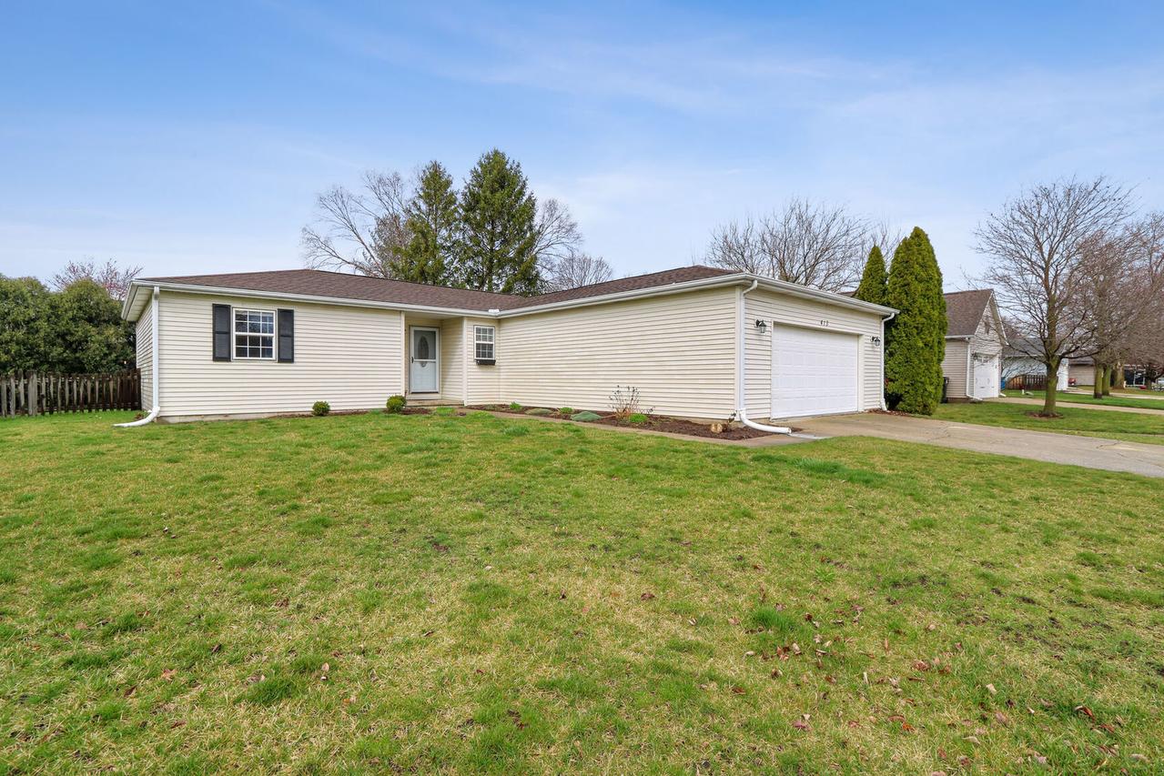 413 Rosewood Dr., St. Joseph, IL 61873