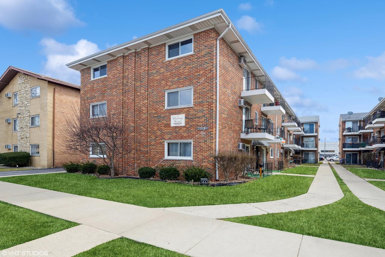 6133 W 64th Pl. #D1, Chicago, IL 60638