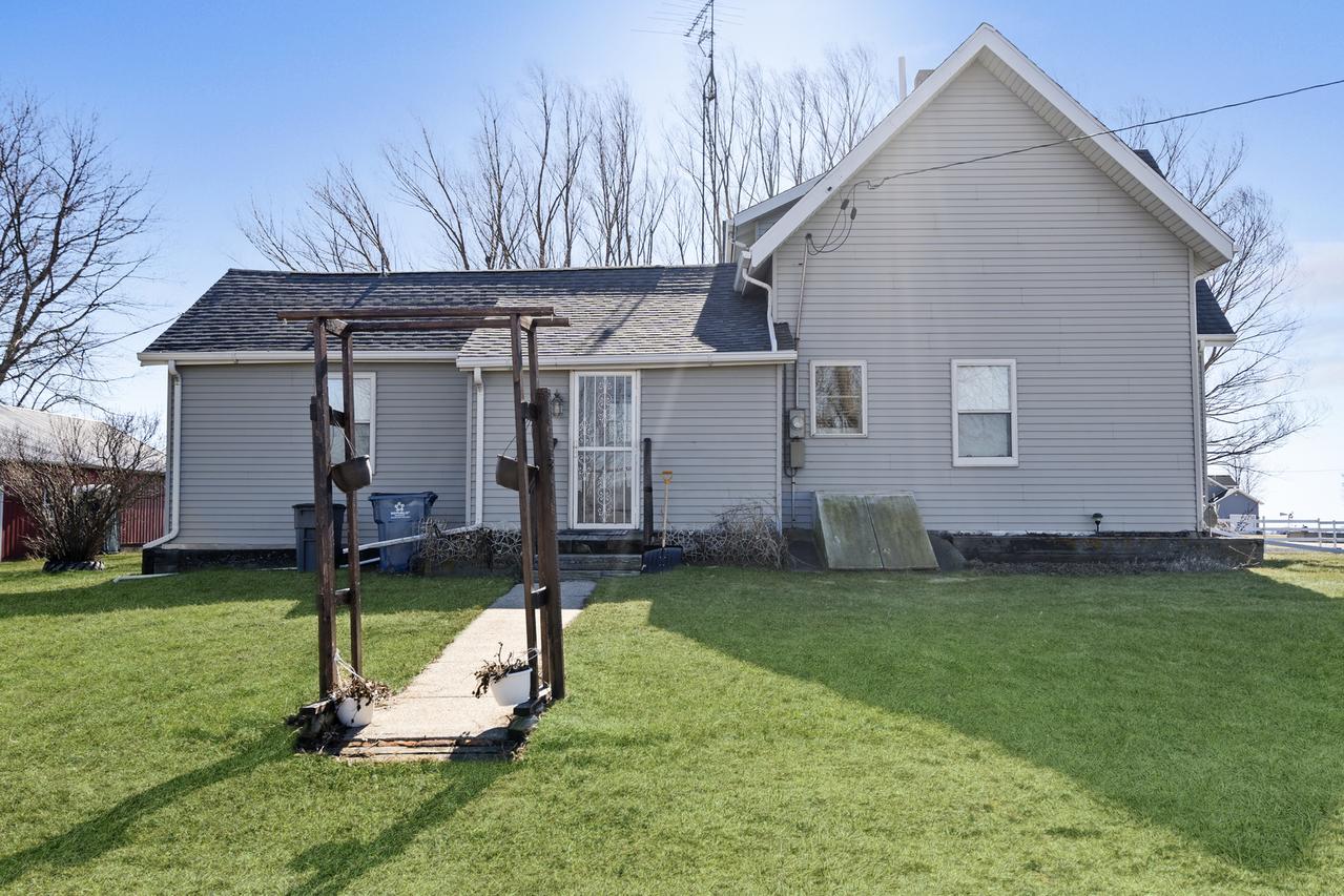1274 Whitney Rd., Amboy, IL 61310