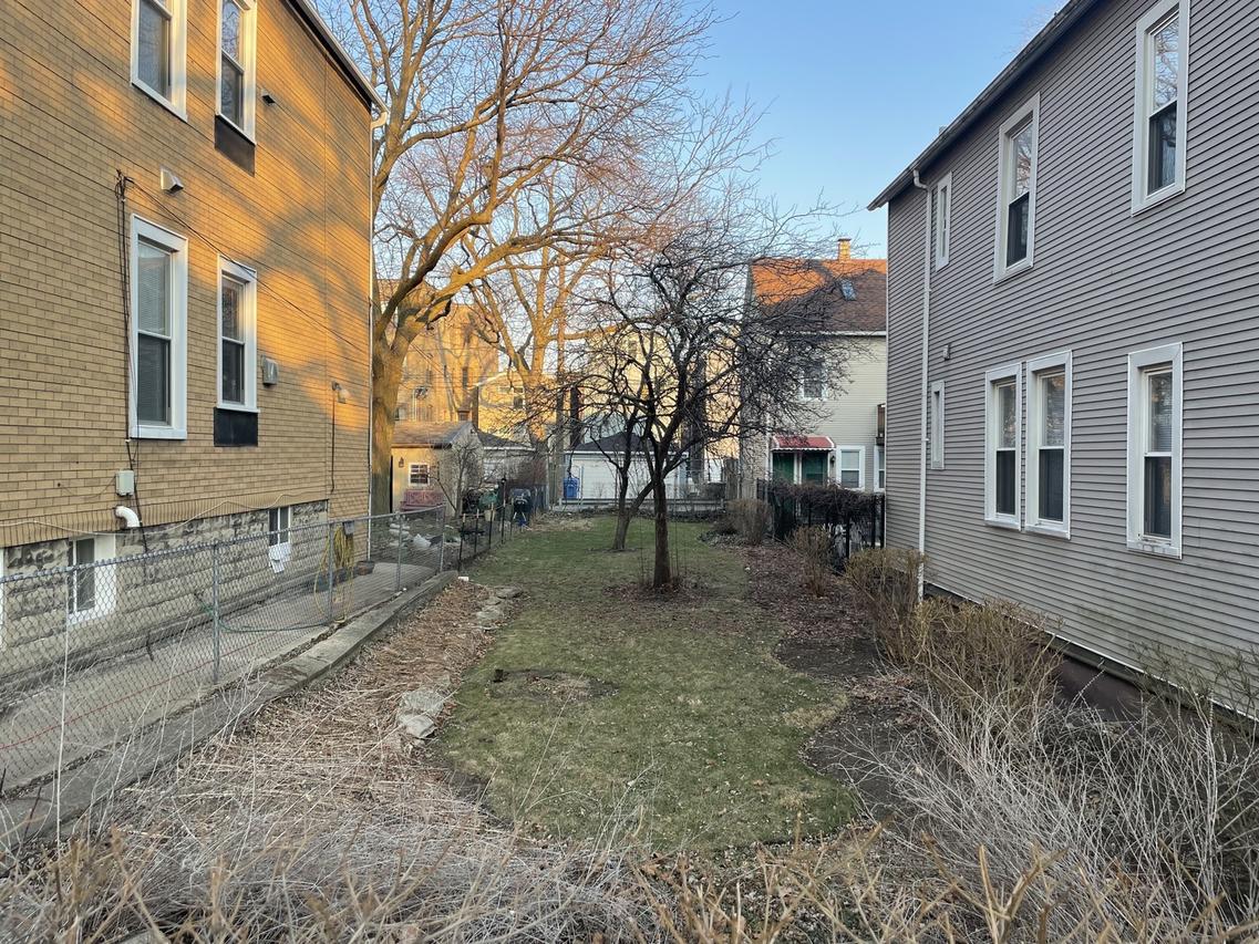 2427 N Fairfield Ave., Chicago, IL 60647