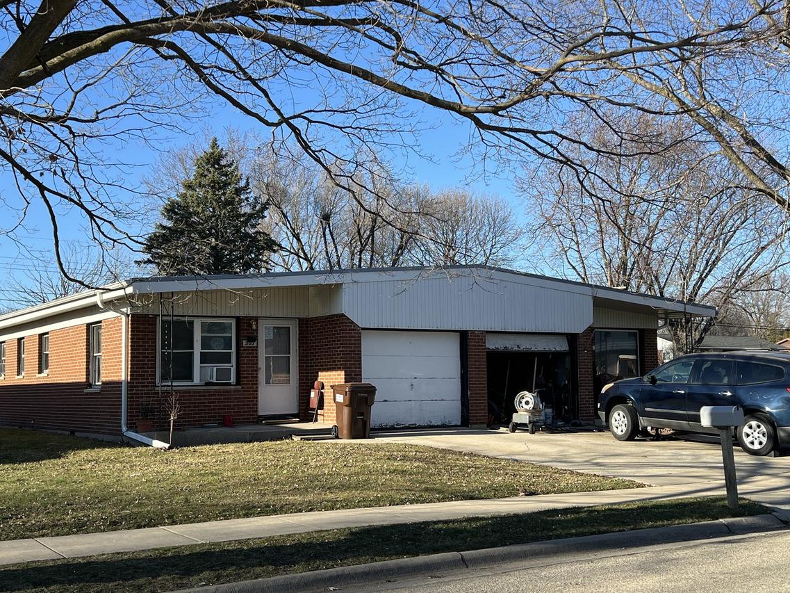 301-303 Irene St., Rochelle, IL 61068