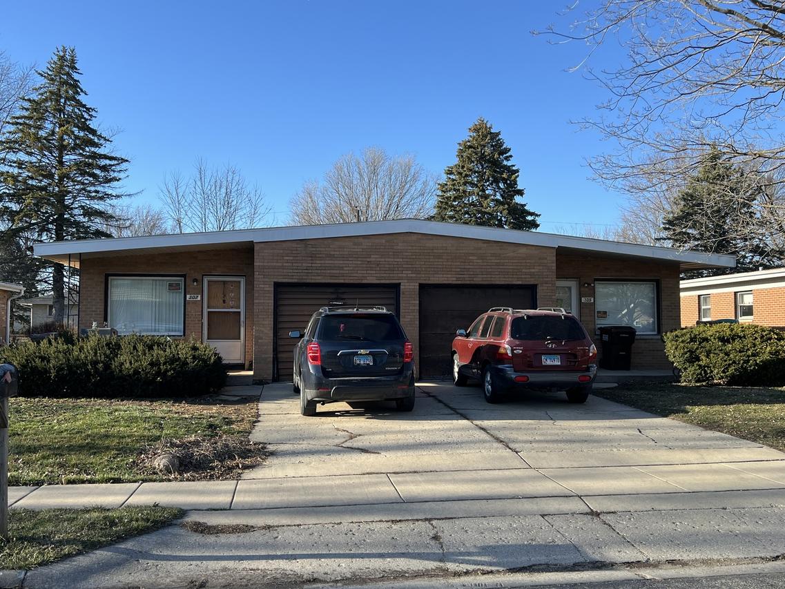 305-307 Irene Ave., Rochelle, IL 61068