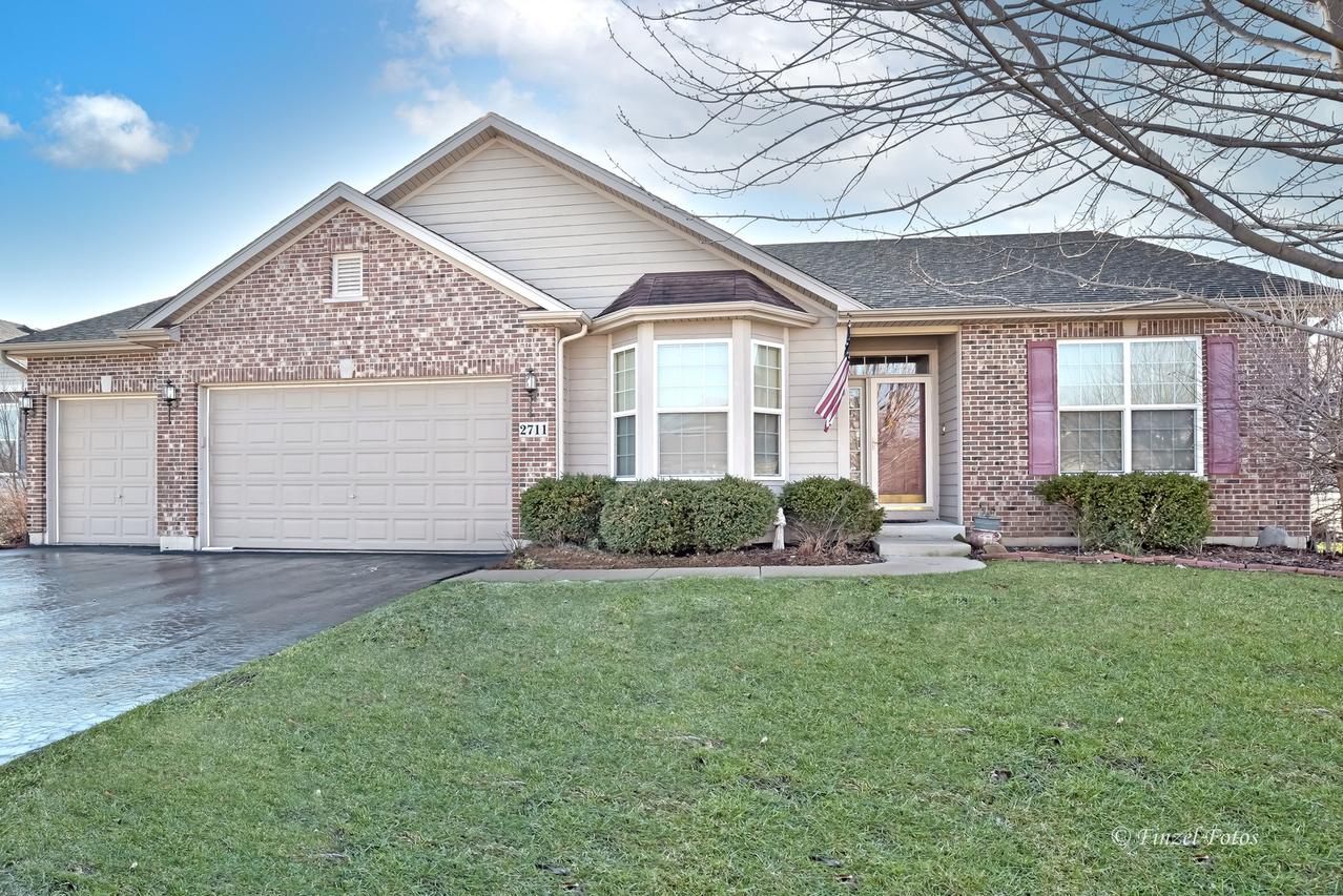 2711 Bush Ter., Mchenry, IL 60050