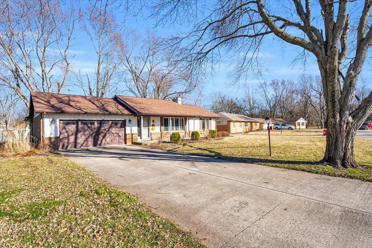 3 Golfview Ct., Savoy, IL 61874