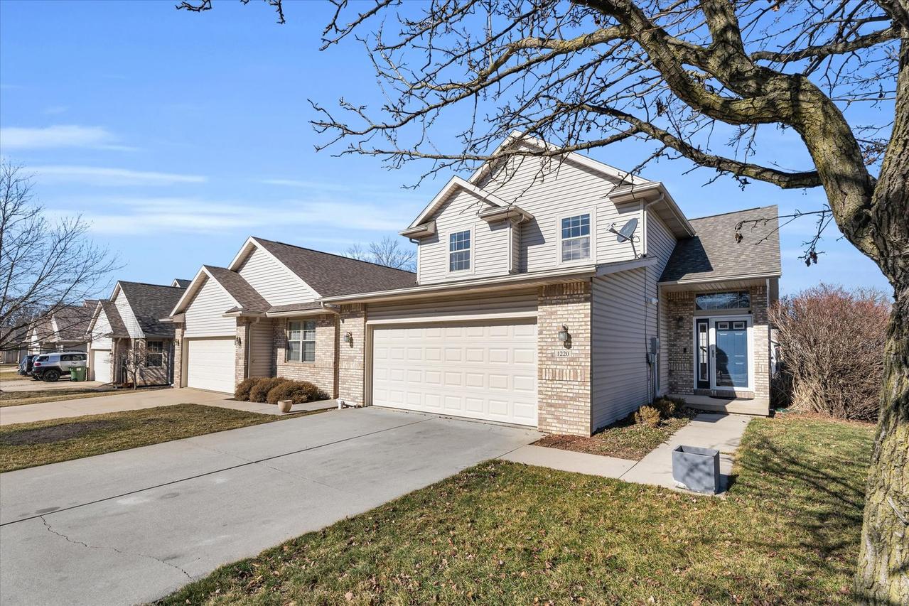1220 Windwood Ln., Mahomet, IL 61853