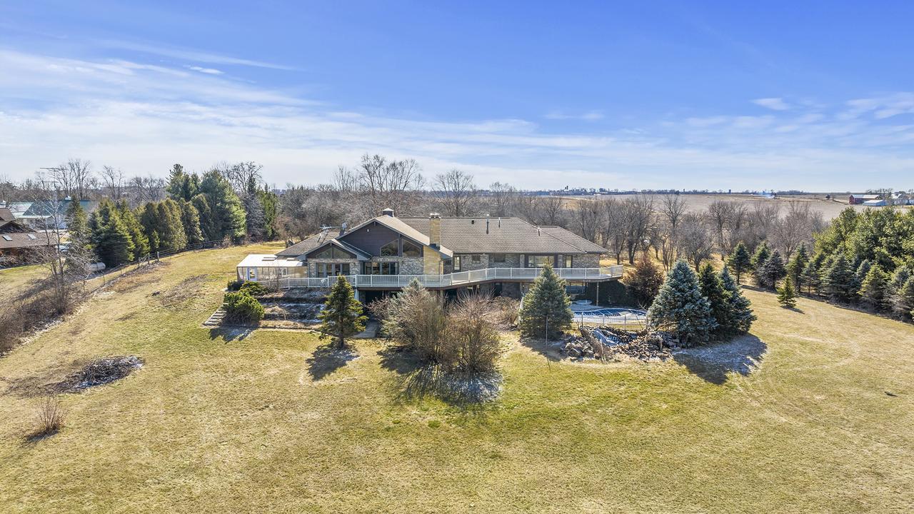 7674 W Pines Rd., Polo, IL 61064