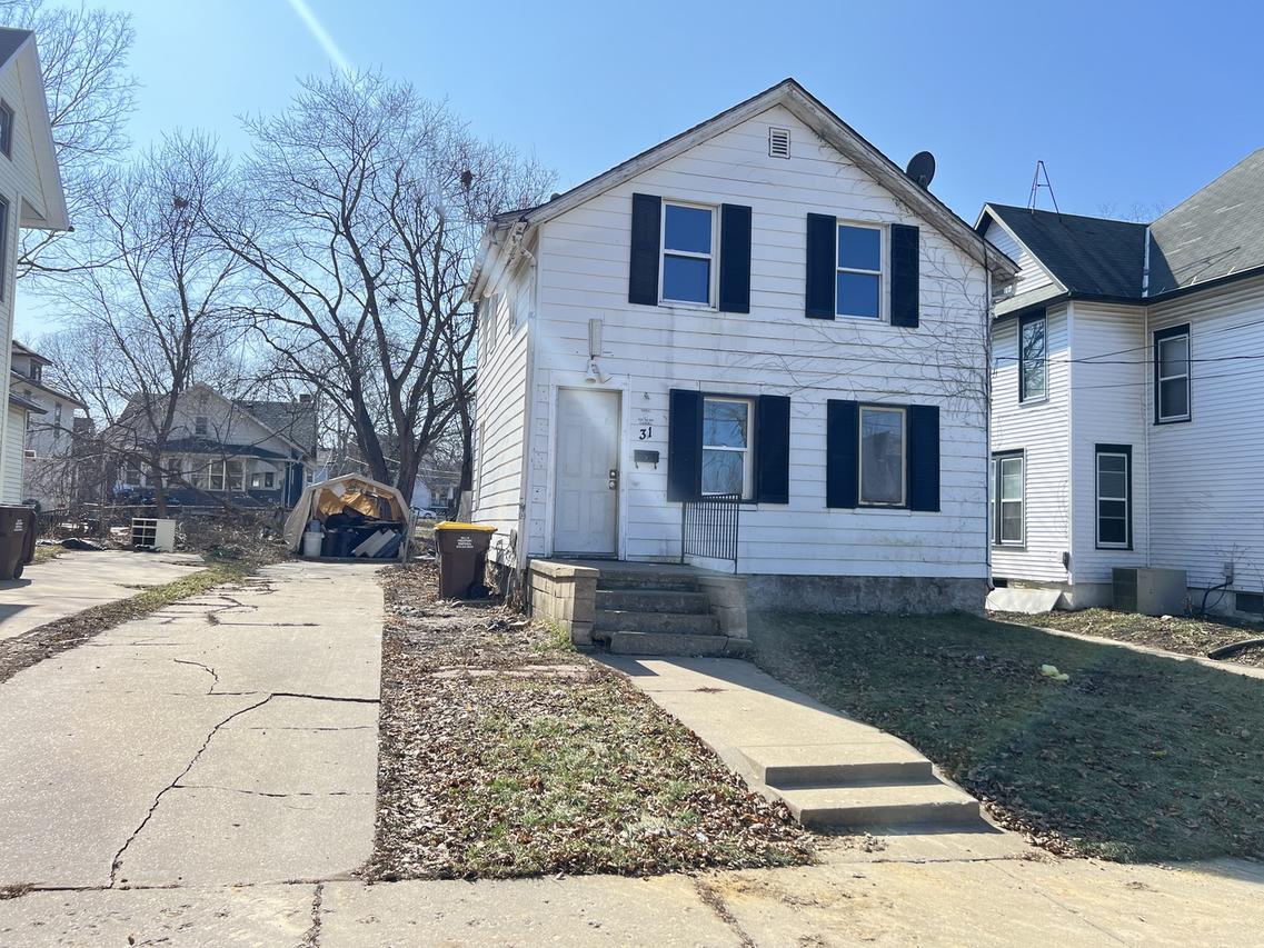 31 W Pleasant St., Freeport, IL 61032