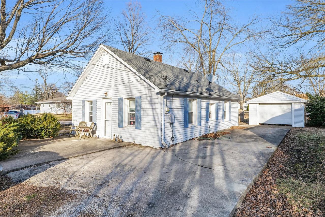 402 S 4th St., St. Joseph, IL 61873