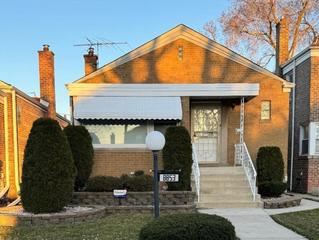 8853 S Crandon Ave., Chicago, IL 60617