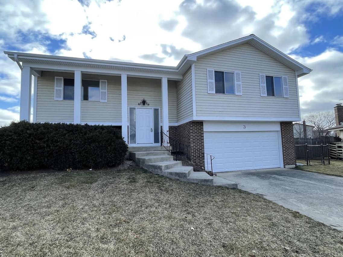 3 Bramble Bush Ct., Woodridge, IL 60517