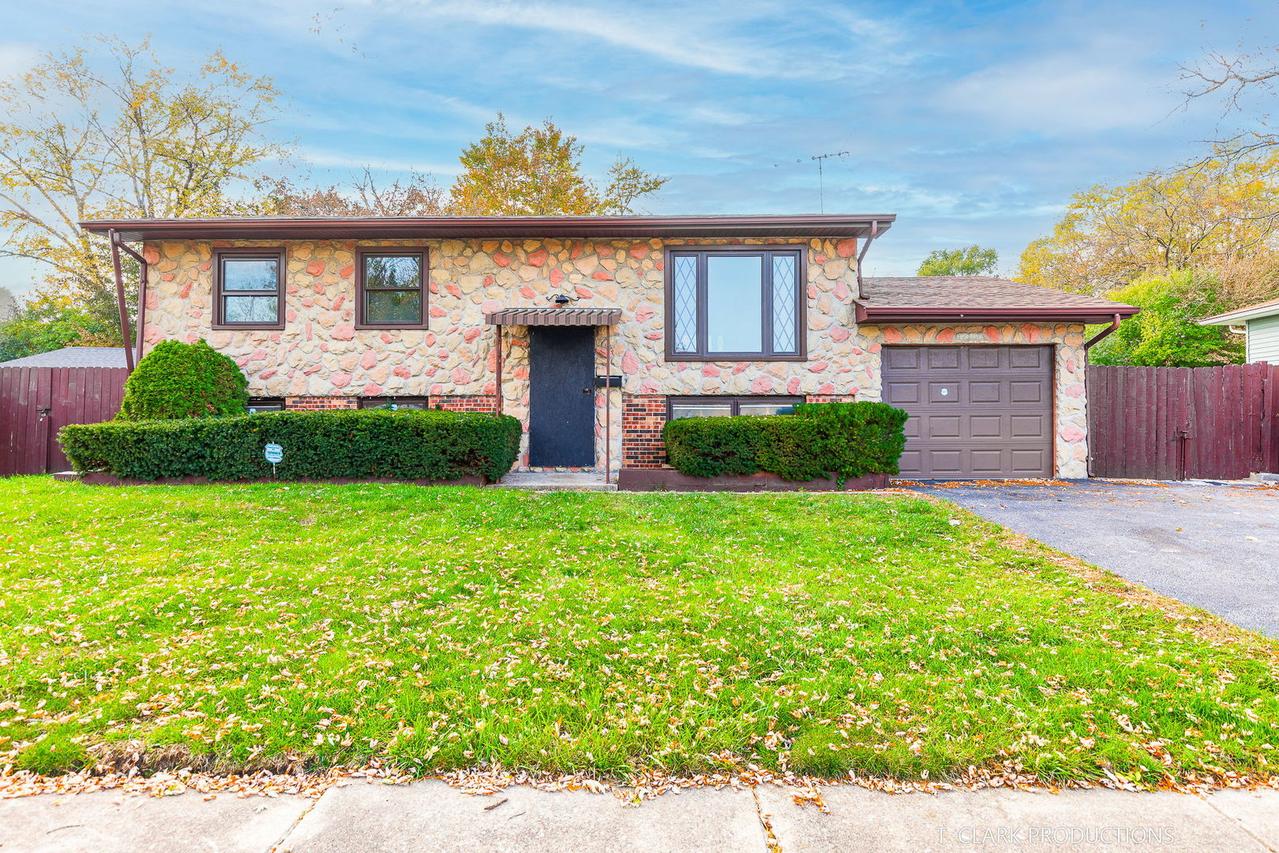 17185 Apple Tree Dr., Country Club Hills, IL 60478