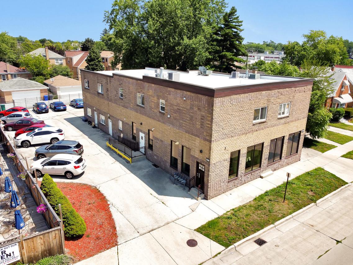 7228 39th St. #2W, Lyons, IL 60534