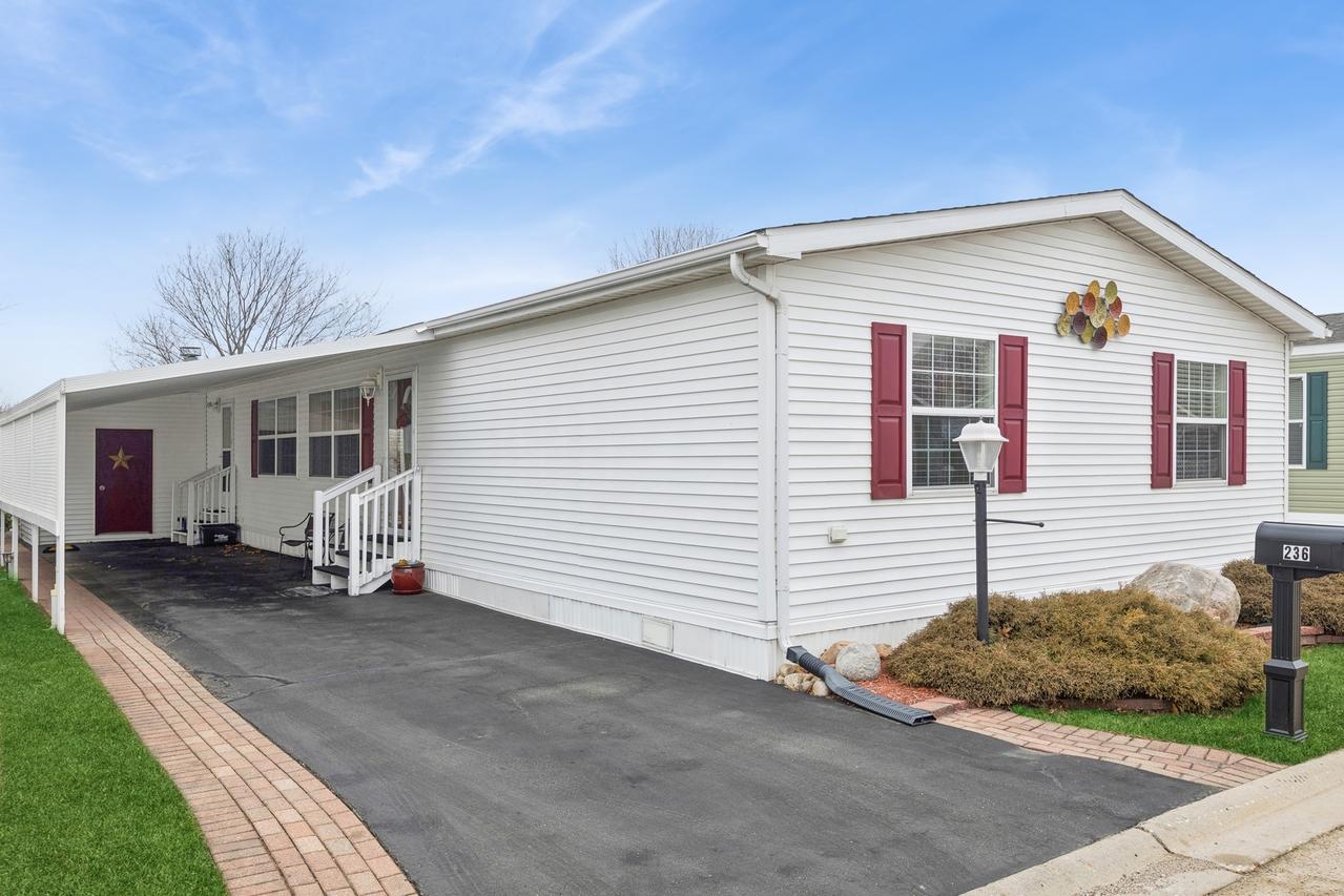 236 Forestview Dr., Crystal Lake, IL 60014