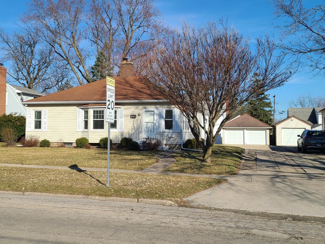 1045 N 9th St., Rochelle, IL 61068