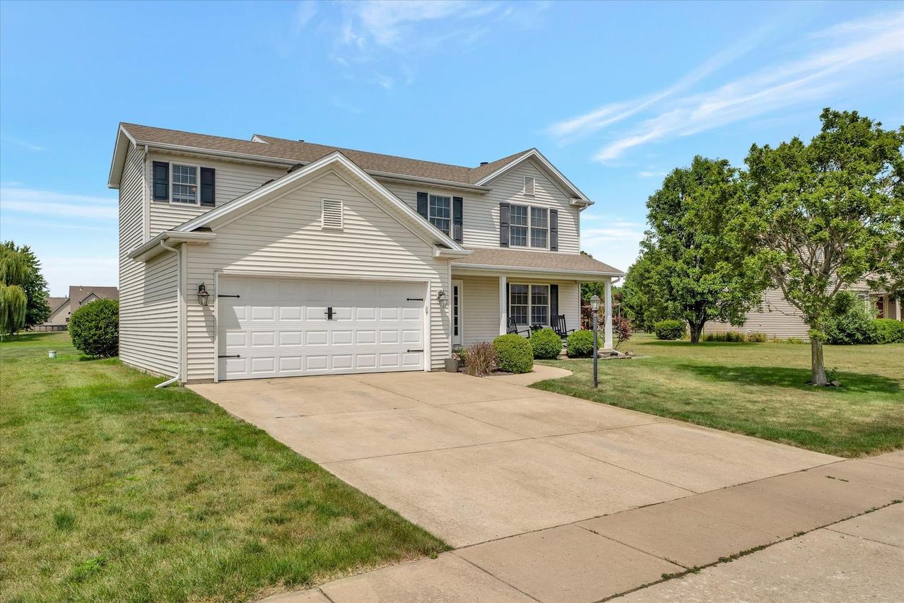 605 Country Acres Rd., St. Joseph, IL 61873