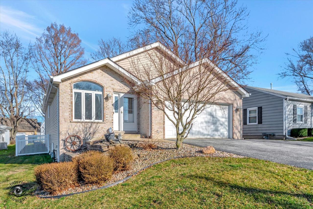 643 Catalpa St., Beecher, IL 60401