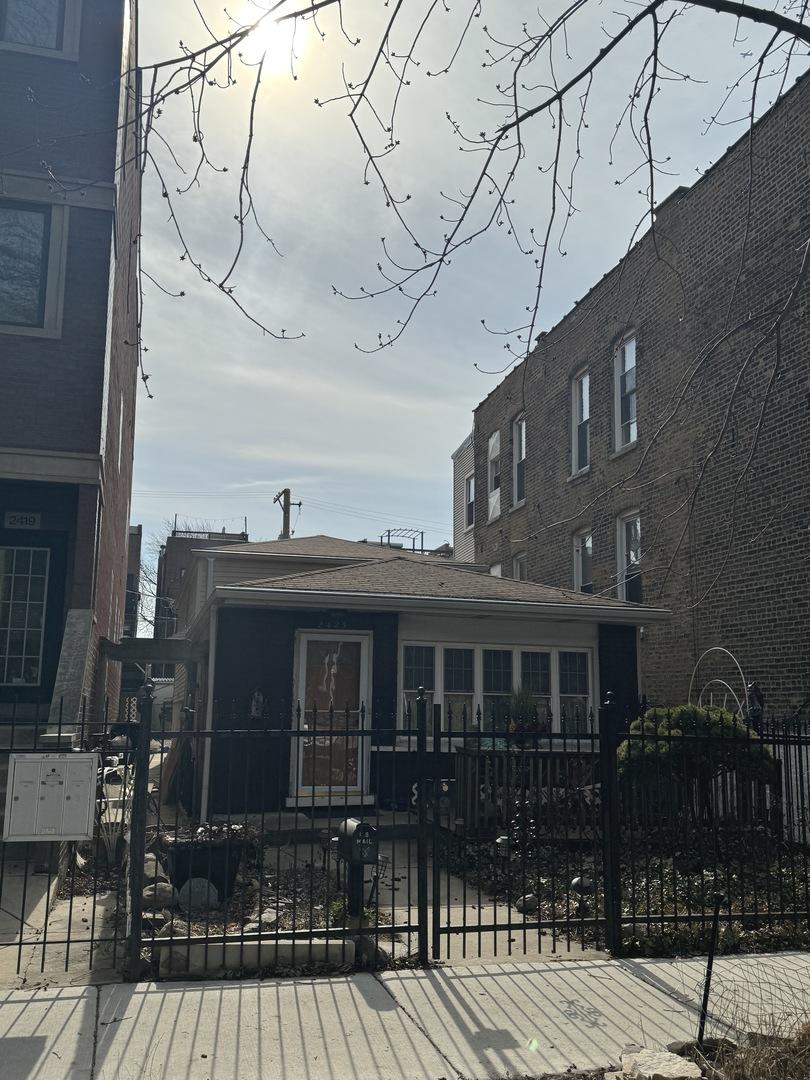2423 W Thomas St., Chicago, IL 60622