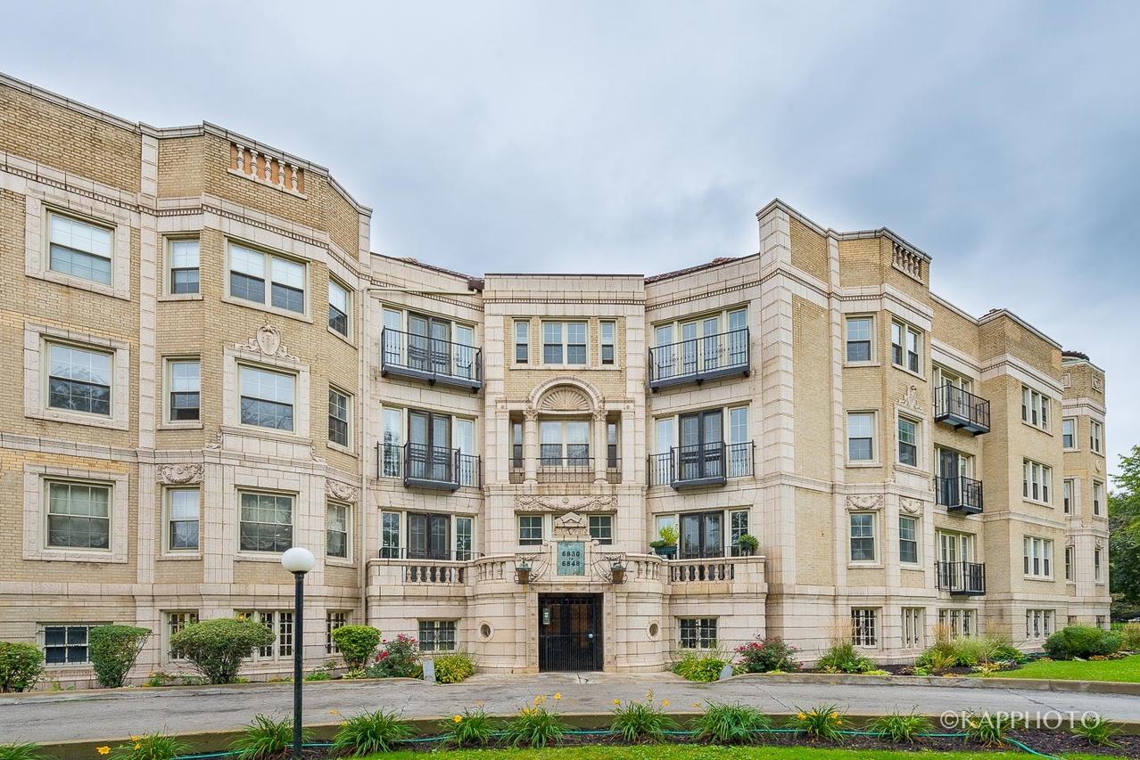 6832 S South Shore Dr. #1, Chicago, IL 60649