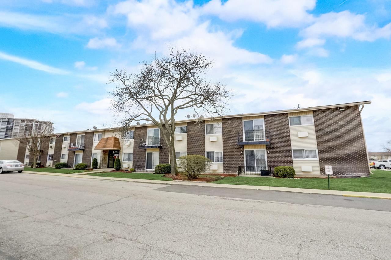 8816 N Western Ave. #2B, Des Plaines, IL 60016