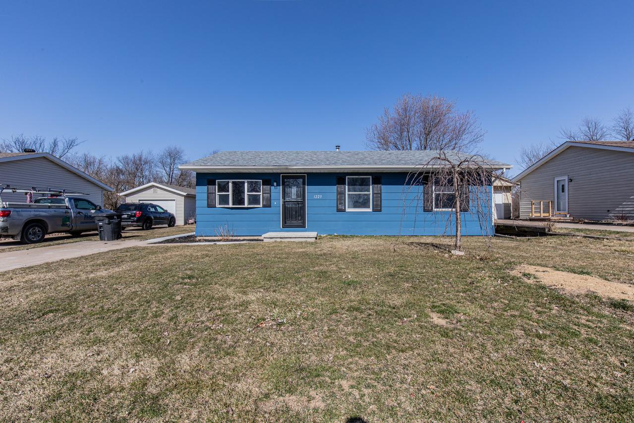 1223 101st Avenue Ct., Rock Island, IL 61201