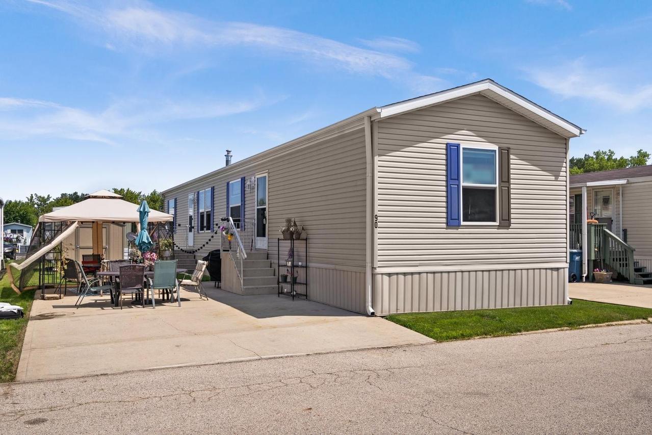90 10th Ave., Bartlett, IL 60103