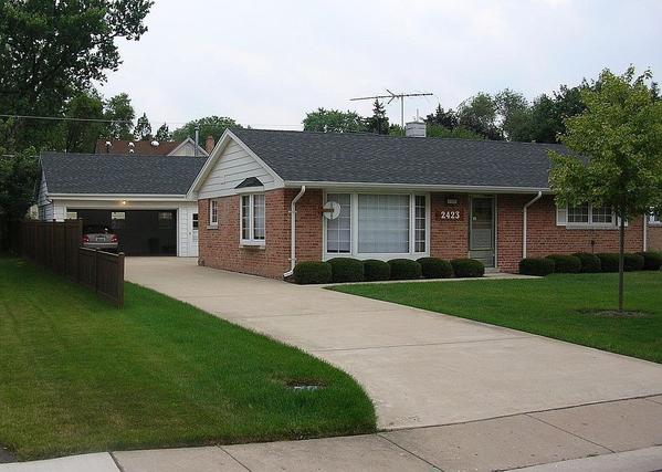 2423 Center Ave., Northbrook, IL 60062