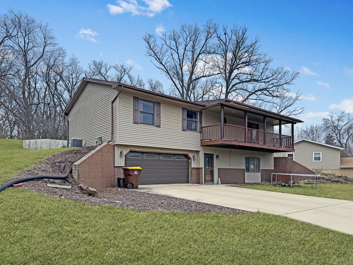 713 N Greenfield Dr., Freeport, IL 61032