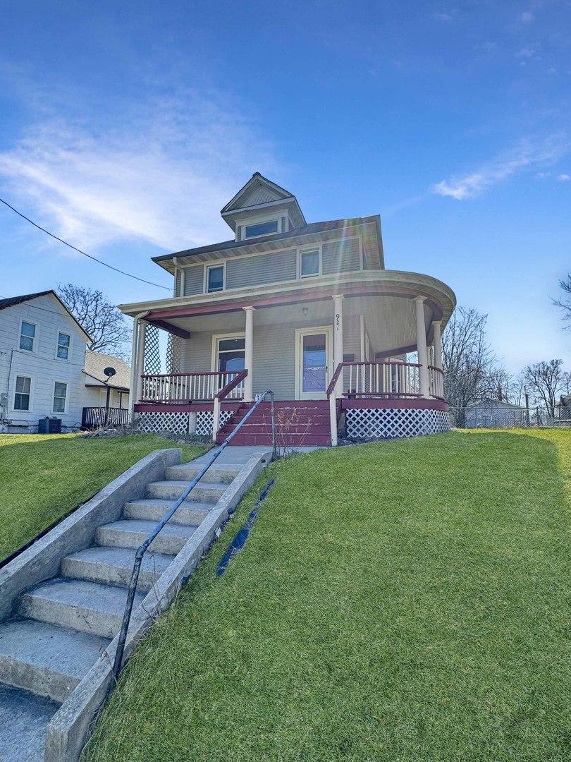 921 E Garden St., Freeport, IL 61032