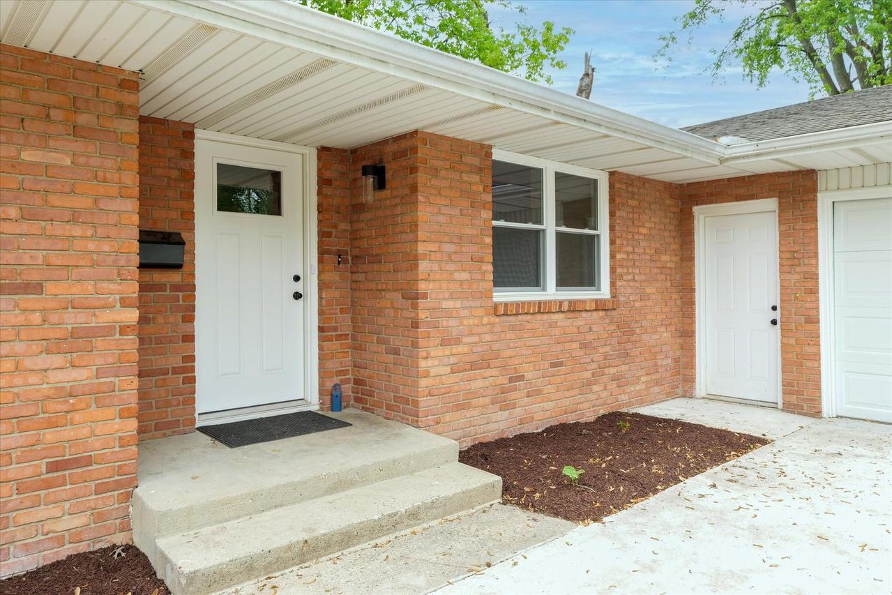 704 E Burkwood Dr., Urbana, IL 61801