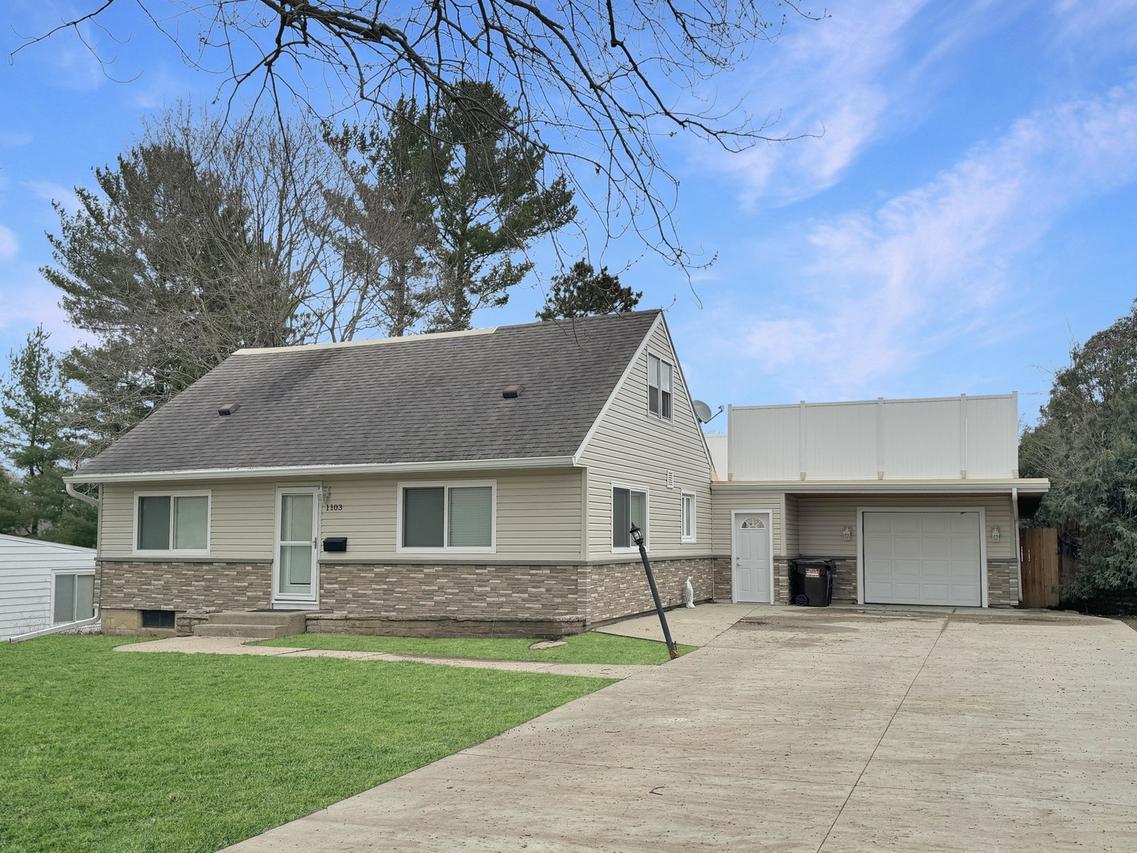 1103 S Stewart Ave., Freeport, IL 61032