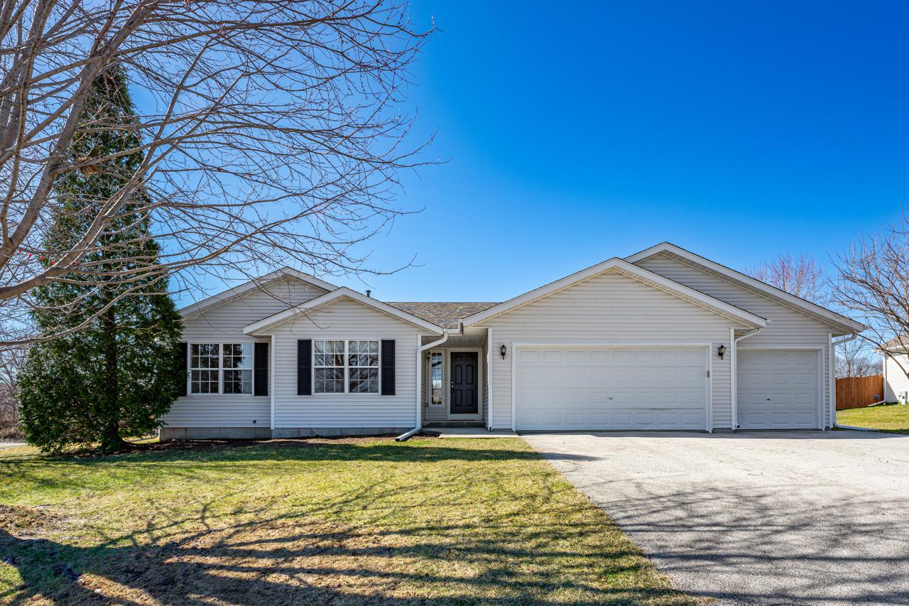 9996 Leana Dr., Roscoe, IL 61073