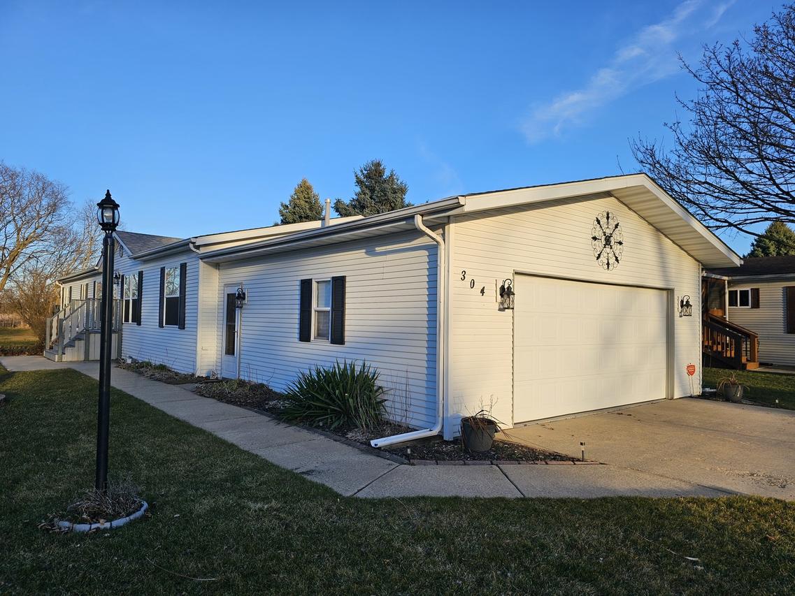 304 E Wood Ln., Belvidere, IL 61008