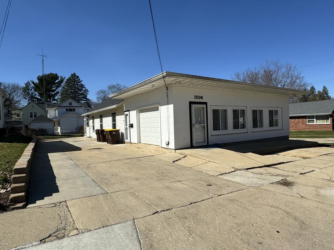 1506 S Oak Ave., Freeport, IL 61032