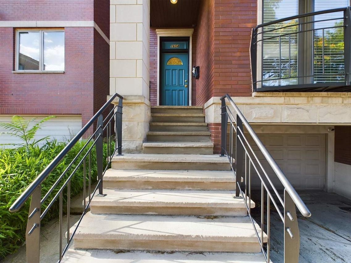 1654 W Ohio St., Chicago, IL 60622