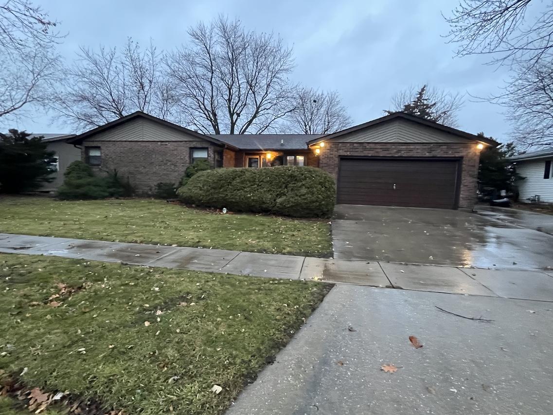 324 Northknoll Dr., Rochelle, IL 61068