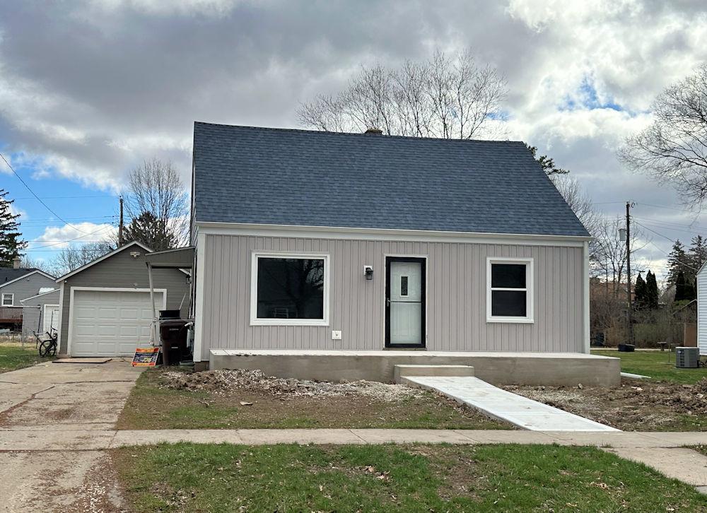 825 N 12th St., Rochelle, IL 61068