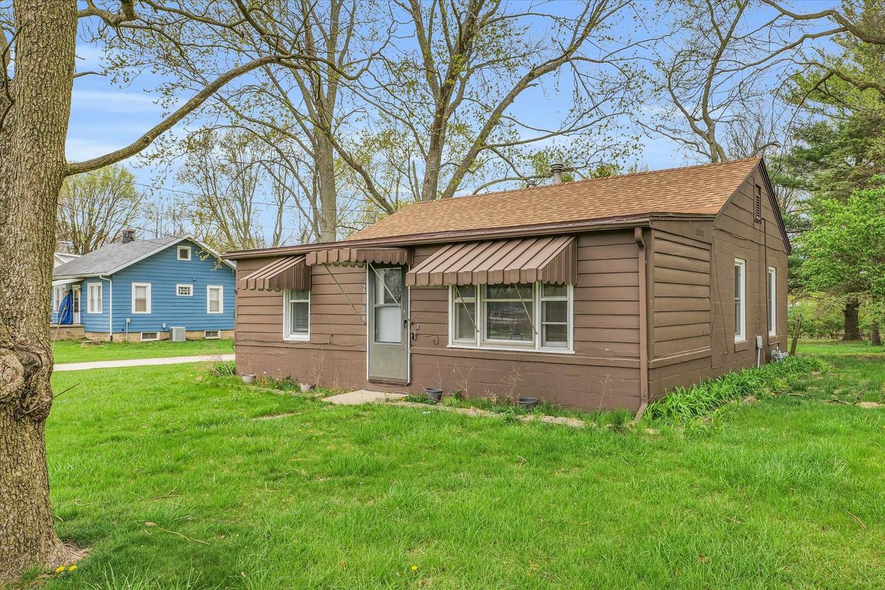 2104 E Main St., Urbana, IL 61802