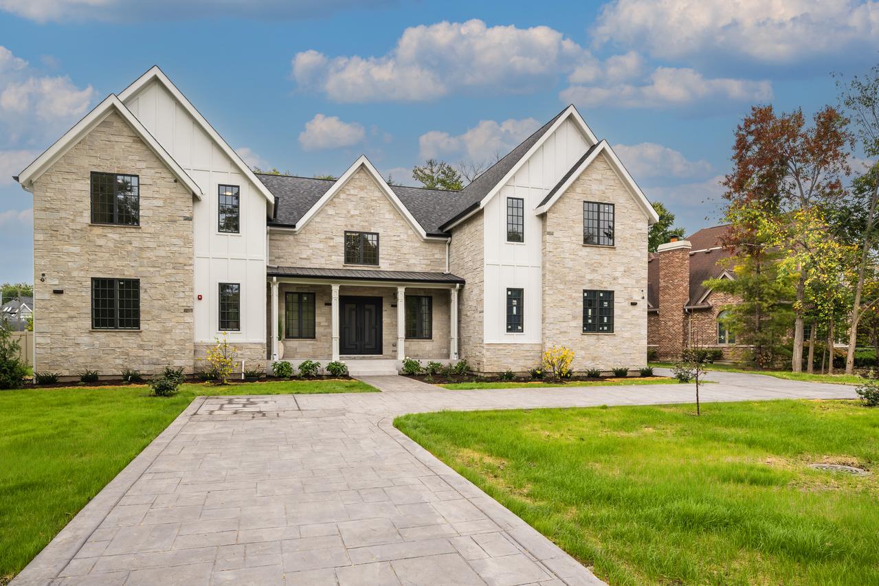 1921 Beechnut Rd., Northbrook, IL 60062