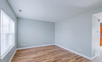 1431 W Split Oak Cir., Round Lake Beach, IL 60073