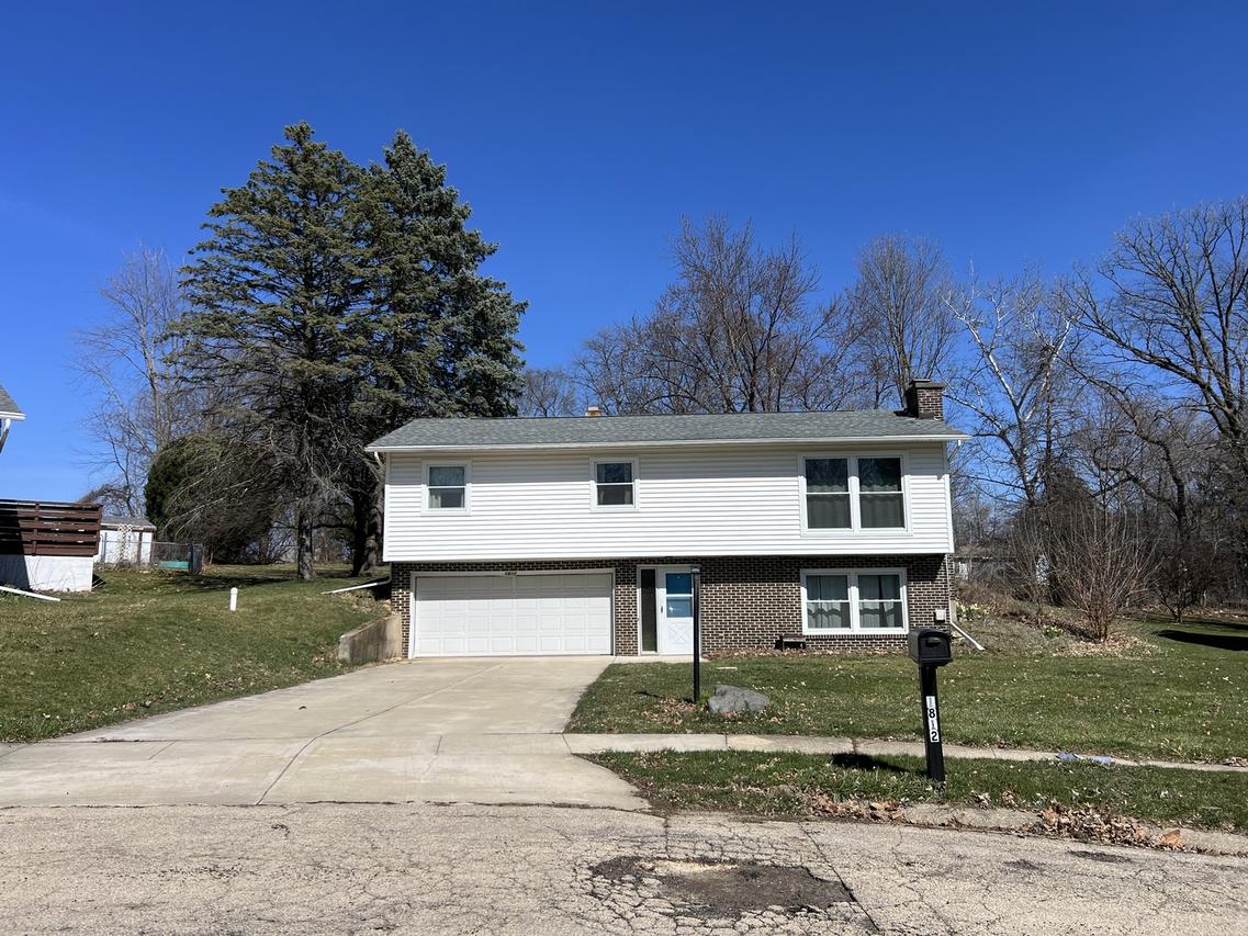 1812 Revere St., Freeport, IL 61032