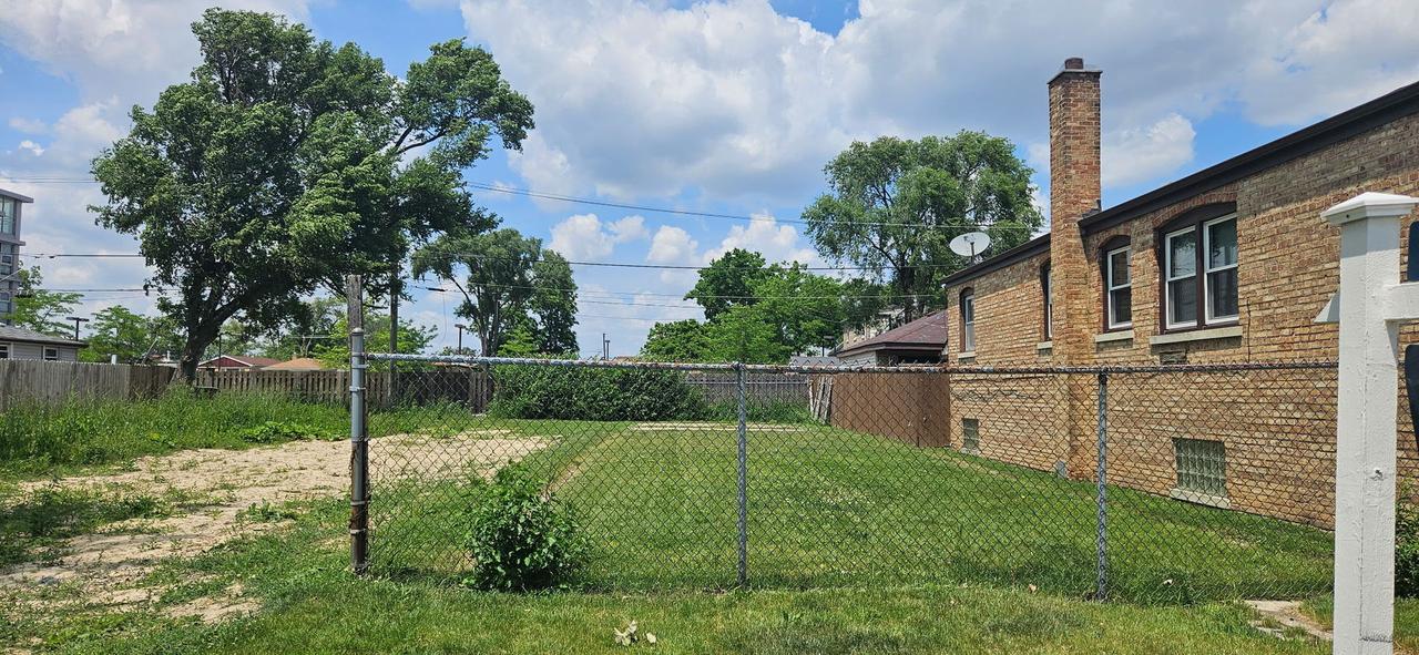 7412 W 64th St., Summit, IL 60501