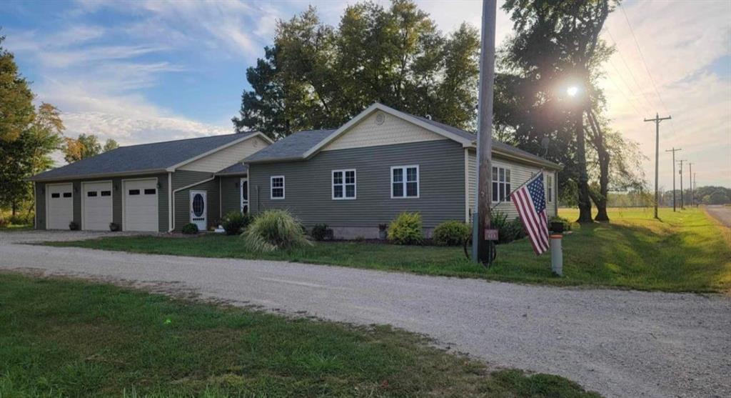 2184 E 350 North Rd., Mode, IL 62444