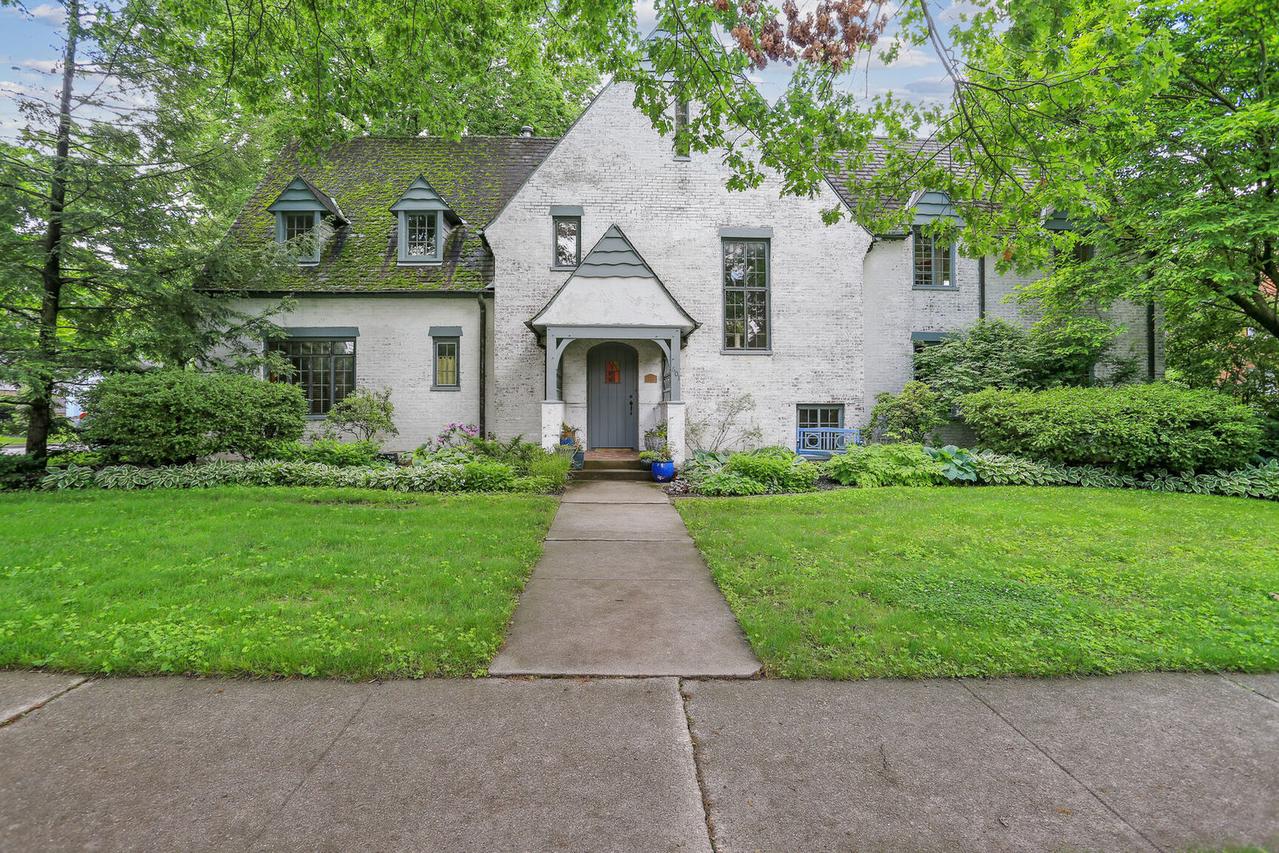 601 W Delaware Ave., Urbana, IL 61801