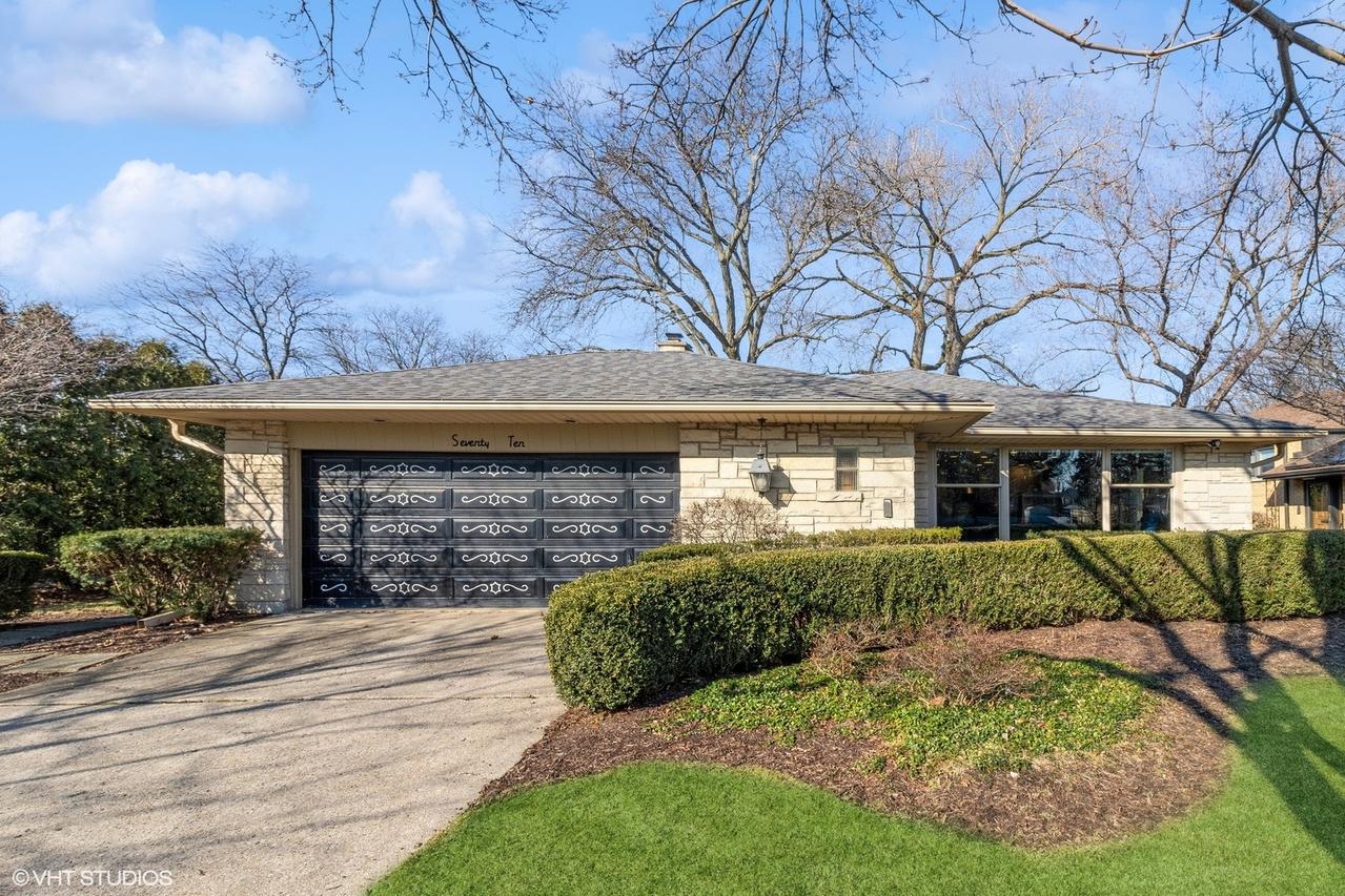 7010 N Keystone Ave., Lincolnwood, IL 60712