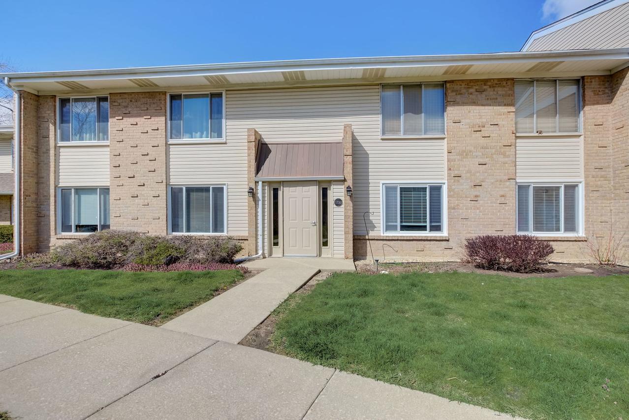 1730 Robin Walk #B, Hoffman Estates, IL 60169