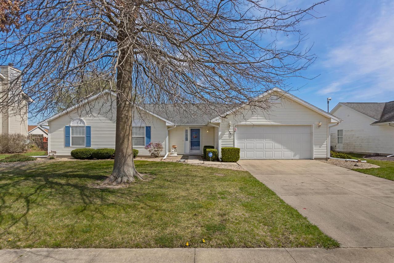 406 Sherwood Dr., St. Joseph, IL 61873