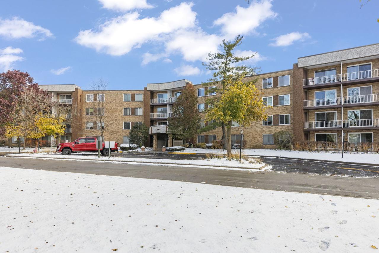 245 S Park Ln. #321, Palatine, IL 60074
