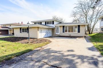 8449 S Kean Ave., Hickory Hills, IL 60457